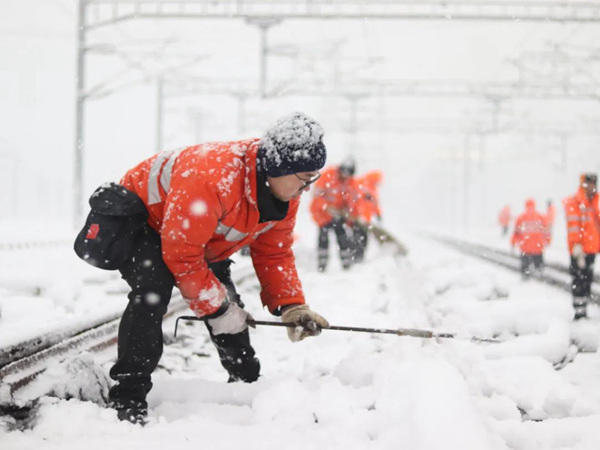 恒耀官网：南方多地出现雨雪天气 铁路部门启动应急措施